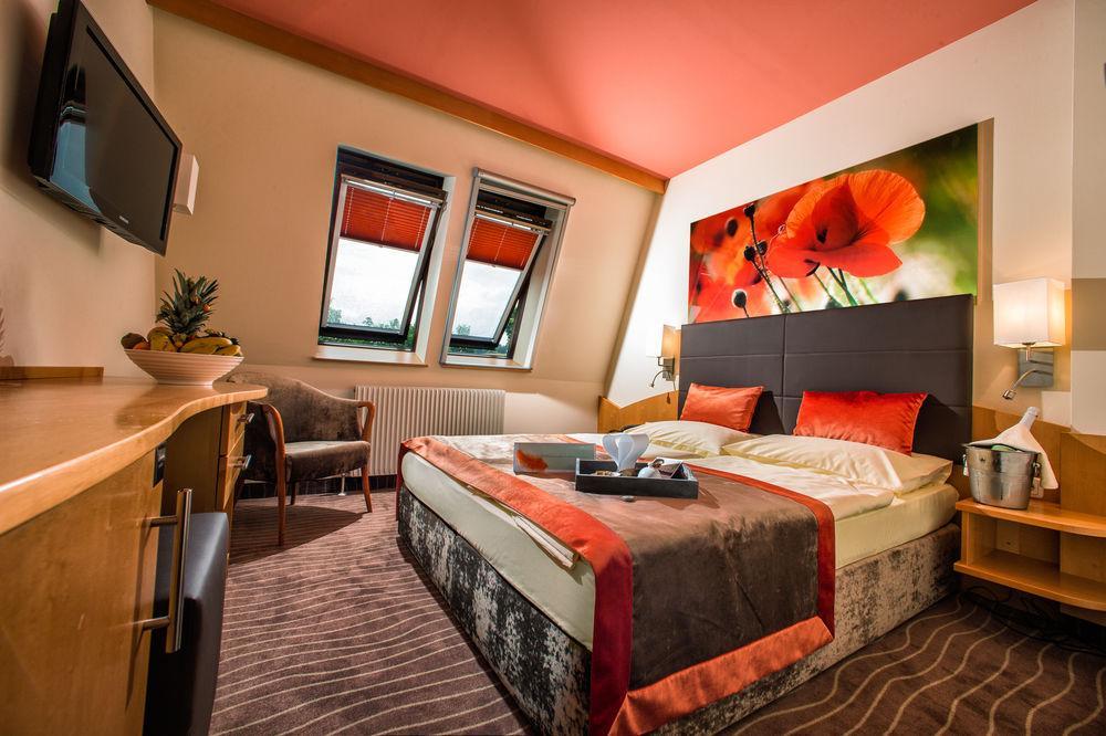 Hotel Vier Jahreszeiten Loipersdorf Fürstenfeld Eksteriør bilde