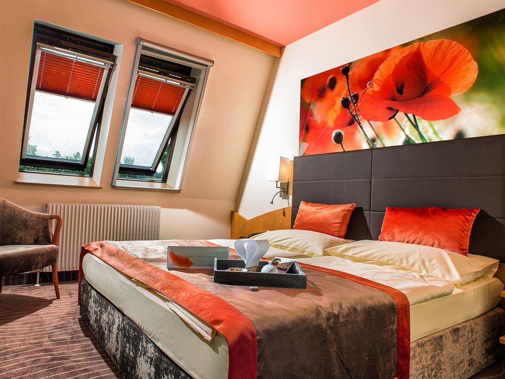 Hotel Vier Jahreszeiten Loipersdorf Fürstenfeld Eksteriør bilde
